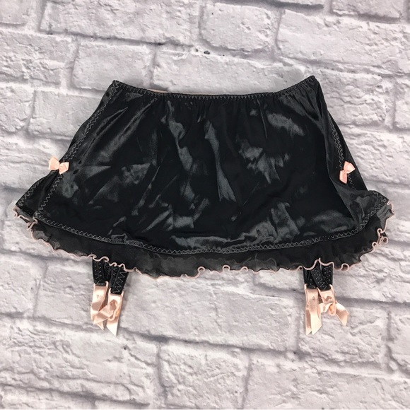 NWOT Victoria’s Secret Thong Garter Skirt-Black with Pink Bows‎ Accents - Size M - Picture 7 of 7